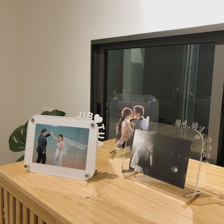 ASSORTED CURVED FRAMES