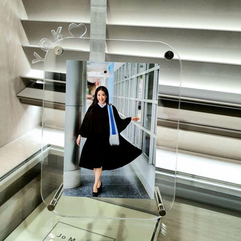 CURVED FRAME CLEAR