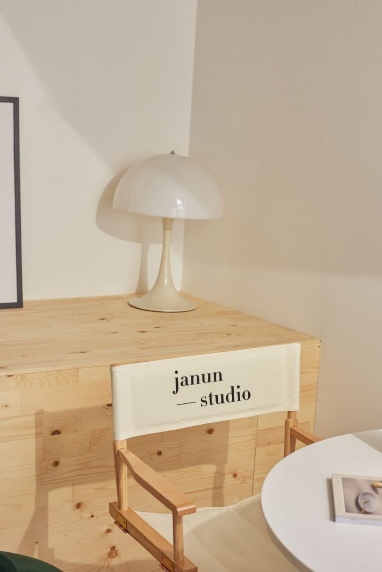 CHILL ON ME DIRECTOR CHAIR JANUN STUDIO