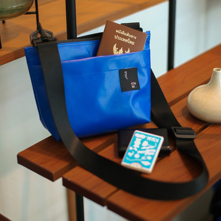กระเป๋าคาดอก กระเป๋าสะพายข้าง กระเป๋าผ้าใบ CROSSBODY BAG KROS BAG KIDNAP ME คิดแนปมี