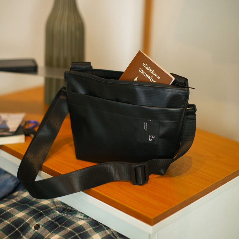 กระเป๋าคาดอก กระเป๋าสะพายข้าง กระเป๋าผ้าใบ CROSSBODY BAG KROS BAG KIDNAP ME คิดแนปมี