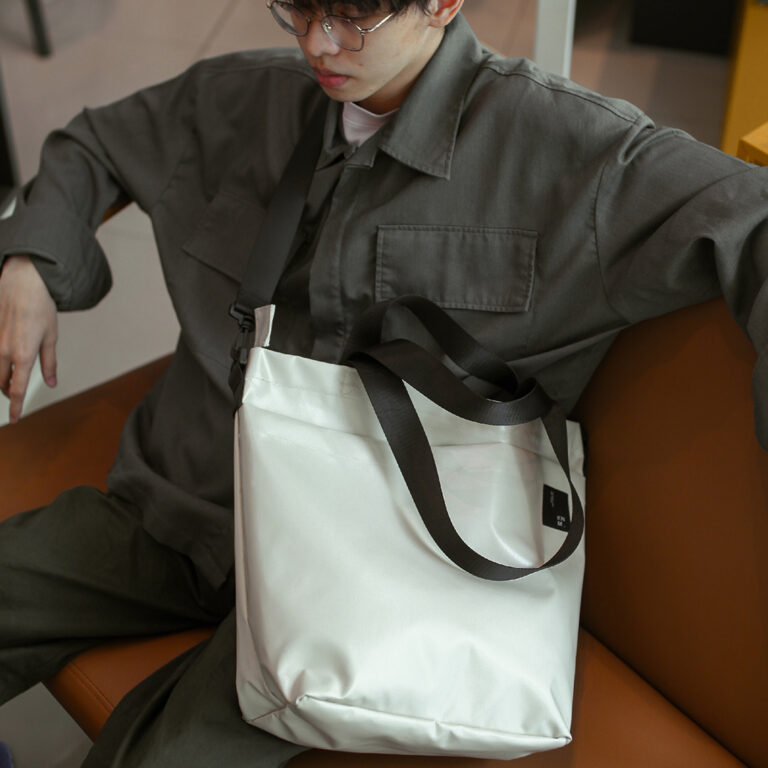 กระเป๋าสะพายข้าง กระเป๋าถือ กระเป๋าผ้าใบ TOTE BAG AND CROSSBODY BAG รุ่น KOVER BAG กระเป๋า คิดแนปมี KIDNAP ME