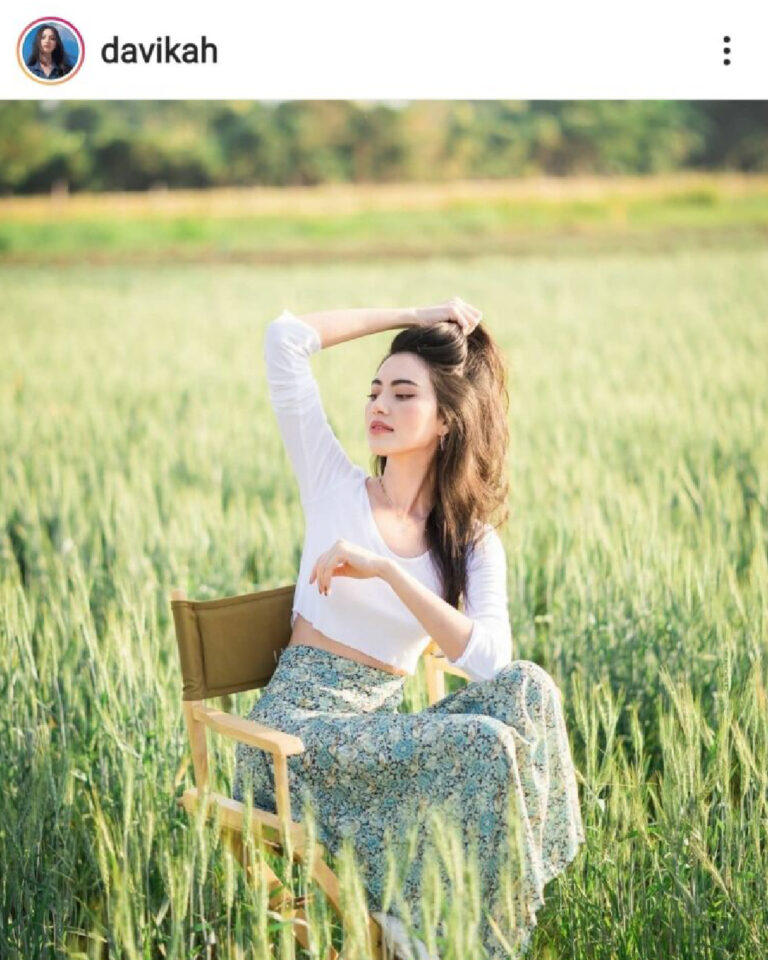 CHILL ON ME DIRECTOR CHAIR K. MAI DAVIKA