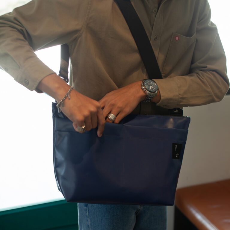 กระเป๋าผ้าใบ รุ่น COMPAC กันน้ำ ใส่ไอแพด ใส่ipad กระเป๋า คิดแนปมี KIDNAP ME